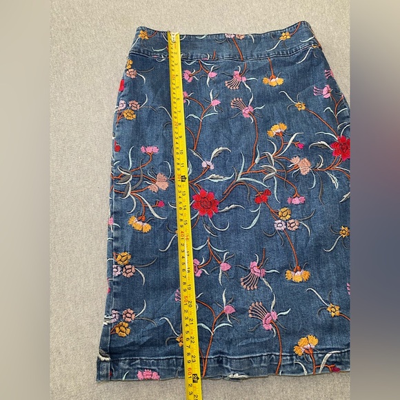 Anthropologie Maeve Size 4 Floral Embroidered Denim Pencil Skirt Boho - Picture 6 of 10